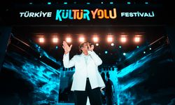 Festivalde güçlü sesiyle Bayhan şarkılarını gazi şehirliler için söyledi