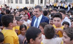 Bakan Tekin’den Gaziantep’te sürpriz okul ziyareti