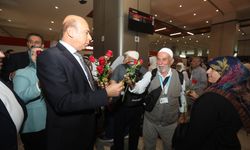 300 kişilik ilk kafile umrelerini tamamlayarak Gaziantep’e döndü