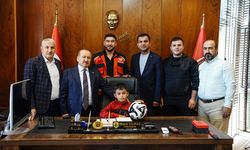 Gaziantep FK’dan örnek davranış! Minik depremzede Gaziantep FK tesislerinde ağırlandı