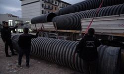 750 kiloluk plastik borunun altında kaldı!