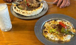 Gaziantep’te lezzet şöleni! Kiremitte pişen lavaş kebabı damak çatlatıyor