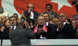 Cumhurbaşkanı Erdoğan Milli Takım'ı yalnız bırakmadı! Maçı tribünden takip etti