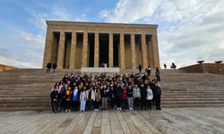 GKV’li öğrencilerden anlamlı ziyaret! Anıtkabir’i ziyaret ettiler