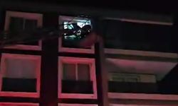 İzmir'de korku dolu anlar! Depreme vinçte yakalandılar...