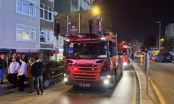 5 katlı binada korkutan yangın! 15 kişi dumandan etkilendi