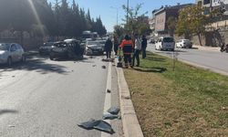 Gaziantep’te karşı şeride geçen araç faciaya neden oldu! Araçlar hurdaya döndü