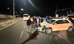 Futbolcuları taşıyan otobüs otomobille çarpıştı!