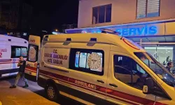 Can pazarı yaşandı! Hafif ticari araçla tur midibüsü çarpıştı! Çok sayıda yaralılar var