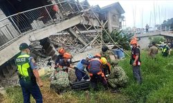 7.4 büyüklüğünde deprem! Tsunami uyarısı yapıldı
