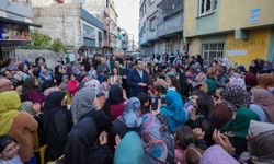 Yılmaz'ın mahalle ziyareti mitinge dönüştü