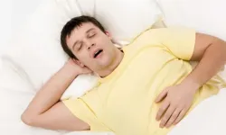 'Basit bir horlama' deyip geçmeyin! Kalp krizi ve felç riski taşıyabilir