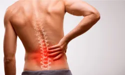 Uzun süre oturanlar dikkat! Bel fıtığını tetikliyor