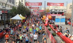 Gazi Yarı Maratonu heyecan ve renkli görüntülerle yapıldı