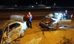 İki otomobilin çarpıştığı kazada 8 kişi yaralandı