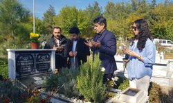 Gaziantep'te depremde hayatını kaybetmişti! Öğrencileri tarafından mezarı başında anıldı