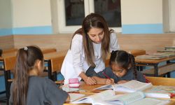 Gaziantep'te iki öğrencisi için her gün 34 kilometre yol katediyor