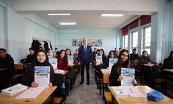 Gaziantep’te sınava hazırlanan öğrencilere destek! Deneme setleri dağıtıldı