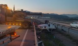 Kontrolden çıkan araç takla attı! 2 yaralı...