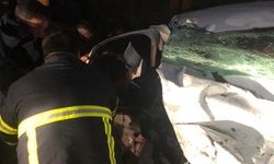 Feci kaza! İki otomobil kafa kafaya çarpıştı: Yaralılar var