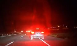 Korku dolu anlar kamerada! Bir ailenin can güvenliğini tehlikeye atan maganda yakayı ele verdi…