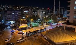 Cadde ortasında silahlı kavga mermiler otobüse isabet etti: 2 ağır yaralı