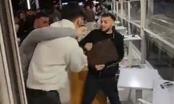 Kafede iki grup arasında kavga çıktı! Yumruklar havada uçuştu! Video haber...