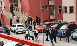 Üniversitede silahlı rehine krizi!