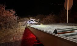 Gaziantep’in komşu ilinde feci kaza! Otomobil kayalıklara çarptı: 1 ölü, 1 yaralı