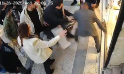 Bıçaklı saldırıya uğrayan kadını, esnaflar böyle kurtardı! Video haber…