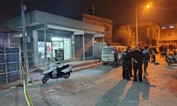 Erkek kuaföründe silahlı kavga! Yaralılar var