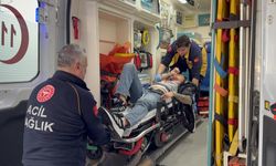 Motosiklet üzerinde sohbet eden gençlere silahlı saldırı: Yaralılar var!