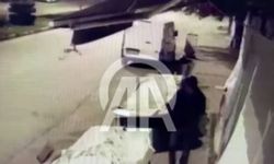 Gaziantep'te şaşırtan hırsızlık! Bir kişi manavdan çaldığı muzları tepsiyle götürdü