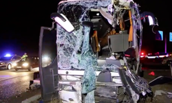 Yolcu otobüsü ile minibüs çarpıştı: Kazada çok sayıda kişi yaralandı!