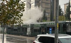 Gaziantep’te tramvaya yıldırım düştü!