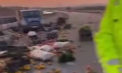 Gaziantep’te lastiği patlayan kamyonet kaza yaptı: 2 Yaralı!