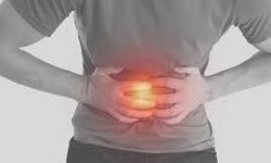 Geçmeyen karın ağrısına dikkat! Uzmanından uyarı…