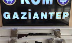 Gaziantep’te ruhsatsız silahlar ve büyük miktarda uyuşturucu ele geçirildi