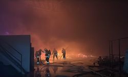 Gaziantep'te ambalaj fabrikasında büyük yangın! İtfaiye ekipleri yangına müdahale ediyor