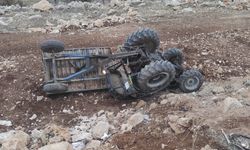 Traktör uçuruma  devrildi: 12 işçi yaralandı