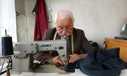 Gaziantep'in tarihi mahallesindeki 55 yıllık terzi kitaptan besleniyor