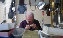 Gaziantep’te 61 yıldır saatleri tamir ediyor