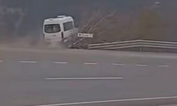 Gaziantep’te minibüs şarampole yuvarlandı! Görüntüler ortaya çıktı