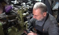 Gaziantep'te yarım asırdır ayakkabı tamir ediyor! “Bir sene daha ayakkabının ömrünü uzatıyoruz”
