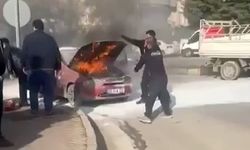 Gaziantep'te seyir halindeki otomobil alev alev yandı!