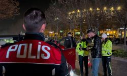 Polis ekiplerinden sıkı uygulama! Aranan şahıslar kaçamadı