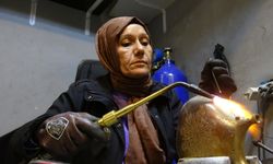 Gaziantepli 5 çocuk annesi kadın, bronz döküm ustası oldu…