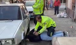 Film sahnelerini aratmayan anlar! Ehliyetsiz sürücünün faturası ağır oldu! Polis böyle etkisiz hale getirdi