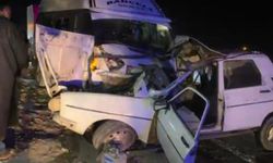 Gaziantep’in komşu ilinde feci kaza! Minibüs ile otomobil çarpıştı! 1 kişi hayatını kaybetti! Kaza anı kamerada…