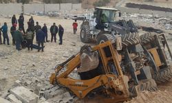 Gaziantep’te yürekleri ağızlara getiren olay! Yol çöktü, kepçe operatörü yaralandı